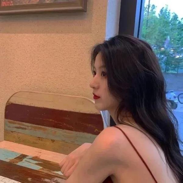美女荒野逃亡